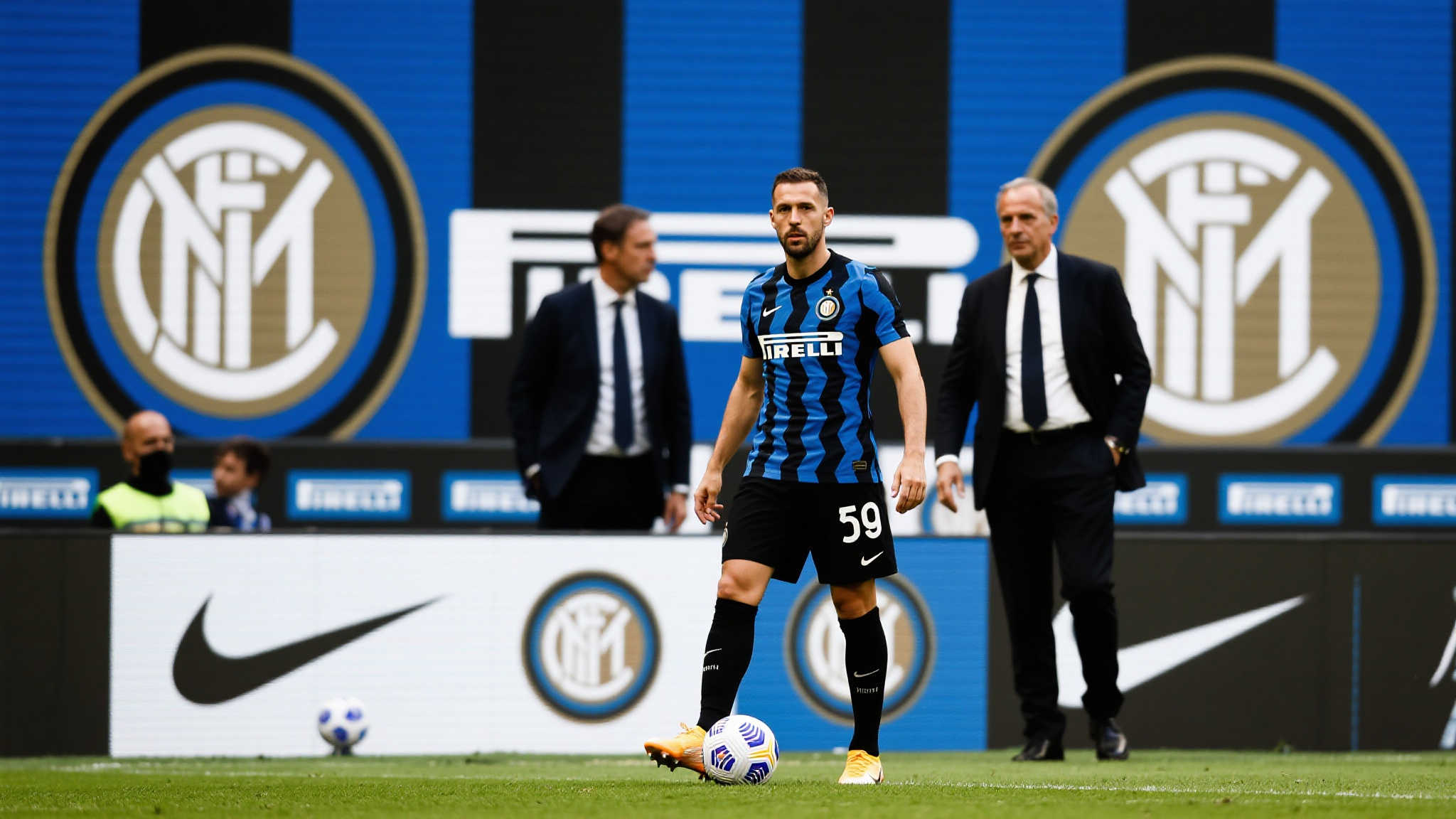 国际米兰历史性突破:营收超五亿欧元,成功扭亏为盈 近年来,随着欧洲足坛竞争加剧,各大球队纷纷寻求新的