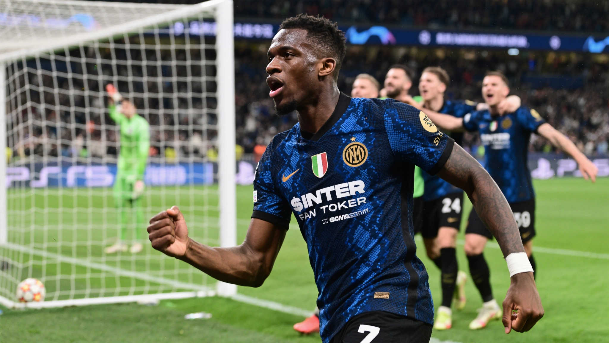 邓弗里斯社媒谈决赛:虽败犹荣,仍为团队自豪 在比赛中,如果说进球是所有人的庆祝时刻,那么失败就